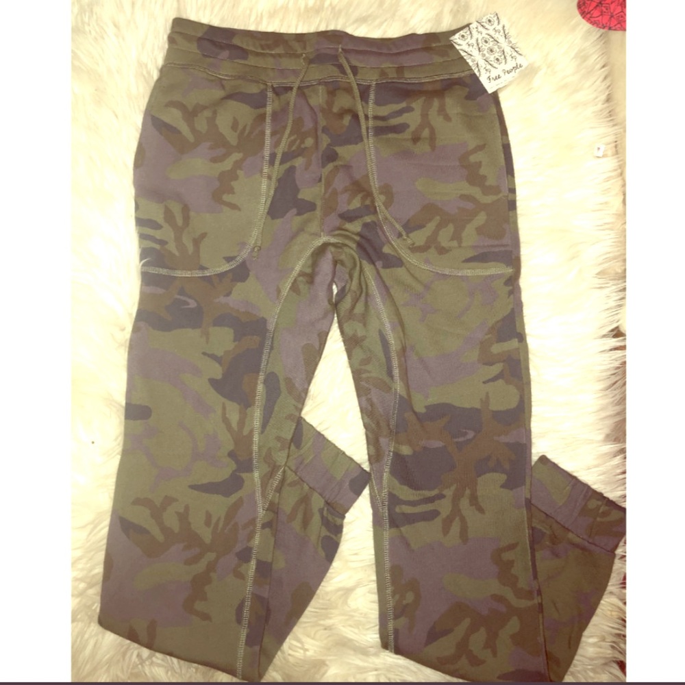 NWT - Camo design - Free People joggers - size XS